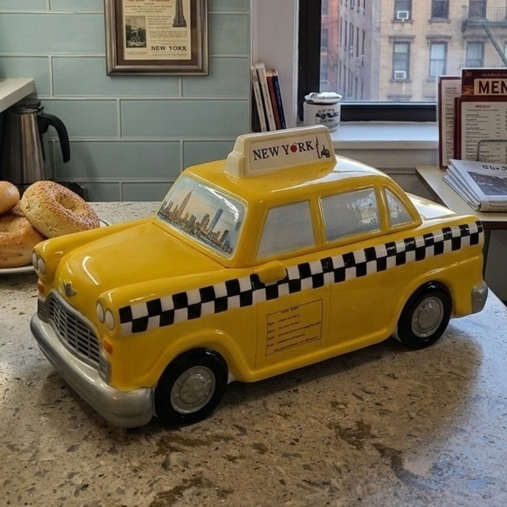 Studio Nova New York City Taxi Cab Ceramic Cookie Jar KT546 Yellow NYC Decor